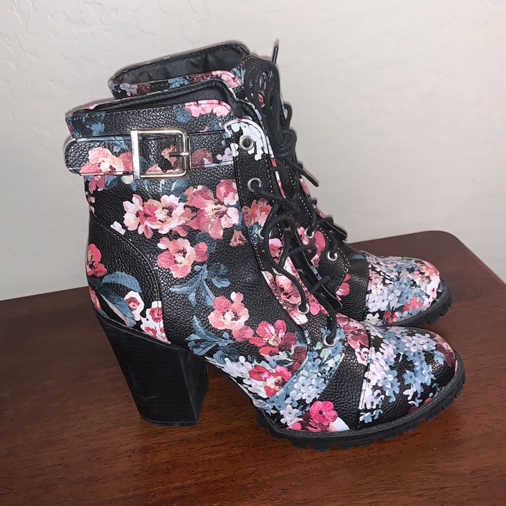 SHOE DAZZLE BRAND NEW AND GORGEOUS SIZE 8.5 RYLEE FAUX LEATHER BOOTS